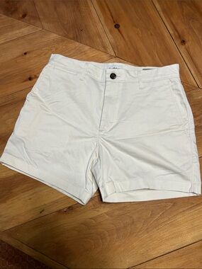 Goodfellow & Co off White Flat-Front Chino Shorts size 30